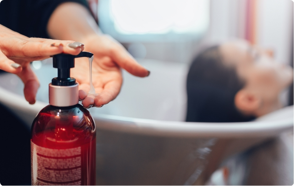 Como complemento ao champô para couro cabeludo oleoso